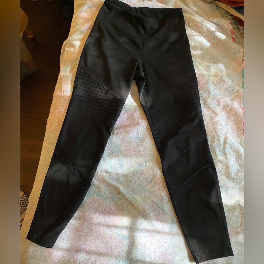 Women’s Old Navy Active Go-Dry Athletic Leggings